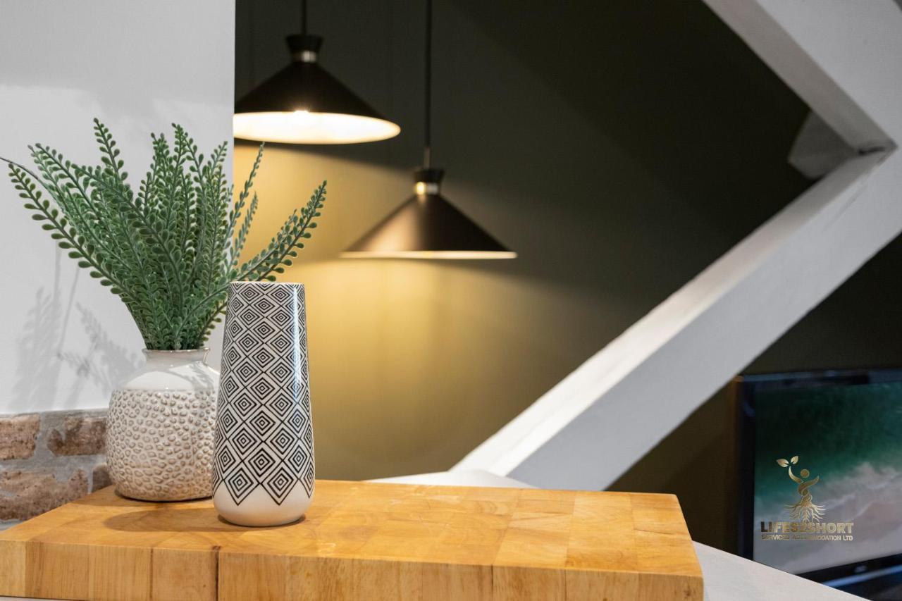 Luxe Courtyard Apartment For 4 Near Exeter City Centre Esterno foto